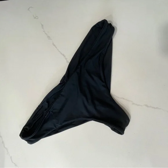 Roxy Black Cheeky Scrunch Butt Bottoms - Size XL - Picture 2 of 4